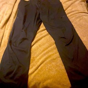 Black men’s cargo pants size 36/32